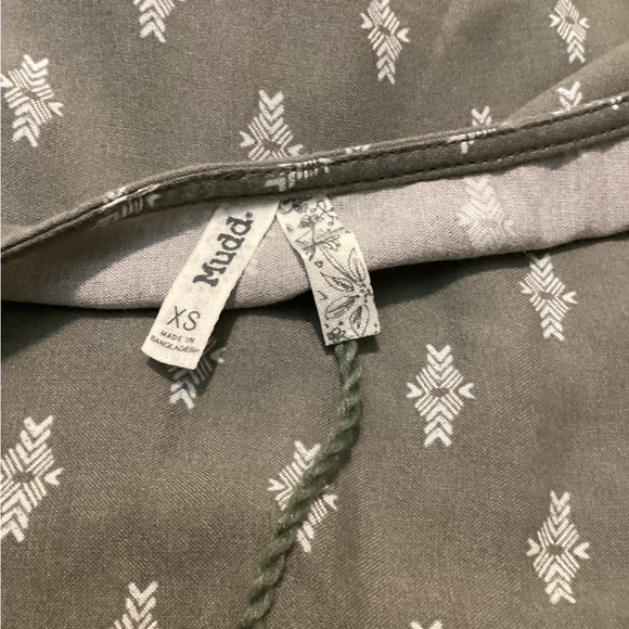 Women’s blouse casual size XS brand Mudd long sleeve color green floral - Picture 4 of 9